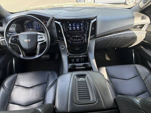 Used 2018 Cadillac Escalade Platinum AWD/4WD image 13