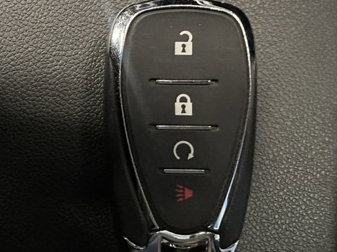 Used 2024 Chevrolet Trax LT w/ Sunroof Package FWD image 18