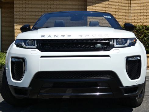 Used 2018 Land Rover Range Rover Evoque SE Dynamic image 16