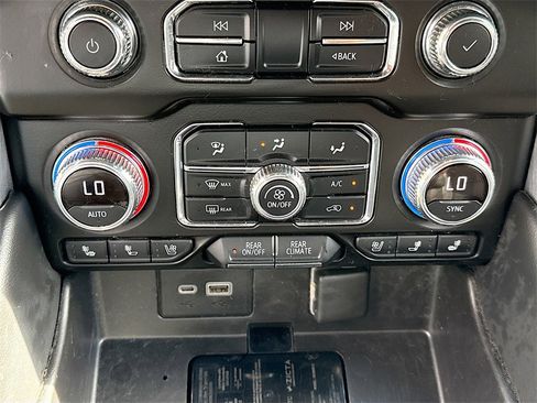 Used 2021 GMC Yukon XL SLT image 17