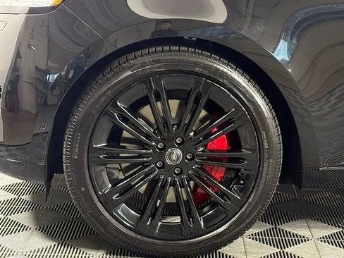 Certified 2025 Land Rover Range Rover SV image 13