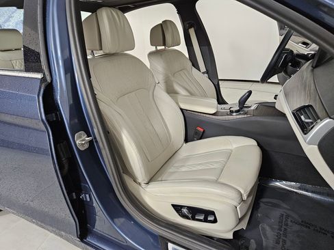 Used 2023 BMW 540i w/ Executive Package image 19