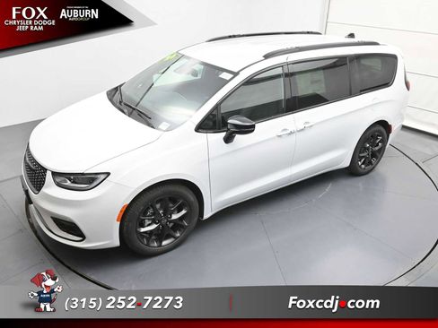 New 2026 Chrysler Pacifica Select image 25