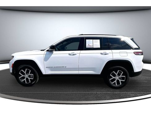 Certified 2025 Jeep Grand Cherokee Limited RWD image 16