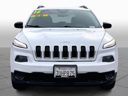 Used 2016 Jeep Cherokee Sport image 3