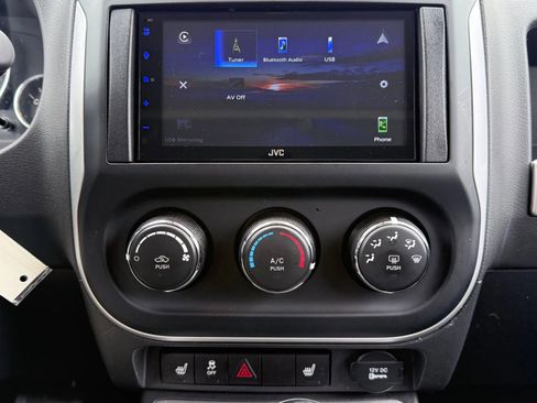 Used 2015 Jeep Compass High Altitude image 26