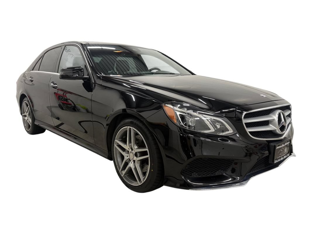 Used 2016 Mercedes-Benz E 400 4MATIC Sedan image 3