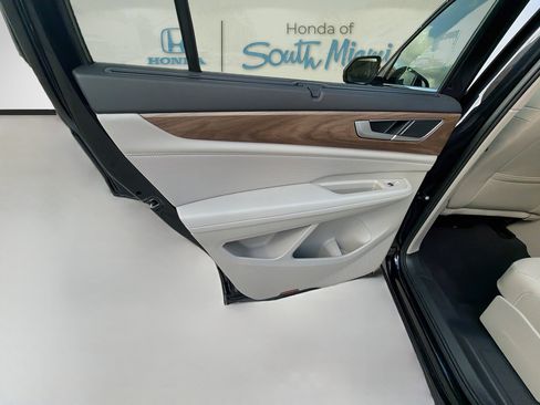 Used 2024 Volkswagen Atlas SE w/ Panoramic Sunroof Package FWD image 25