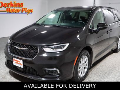 Used 2023 Chrysler Pacifica Touring-L