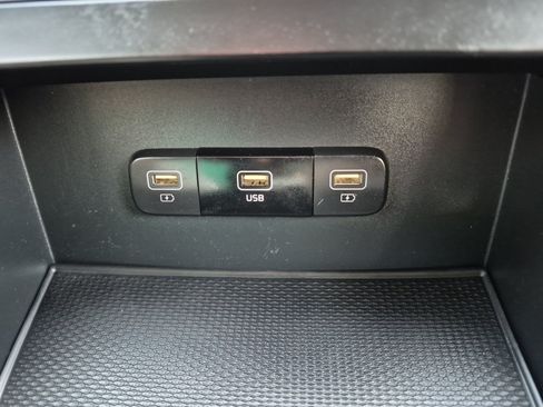 Used 2023 Kia Carnival LX FWD image 19