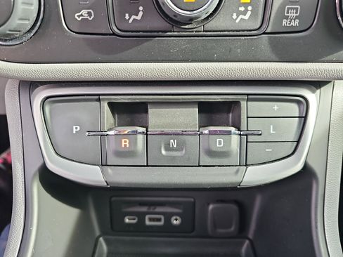 Used 2024 GMC Terrain SLT w/ Infotainment Package II image 26