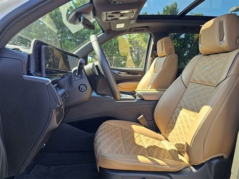 Used 2022 Cadillac Escalade Premium Luxury image 14