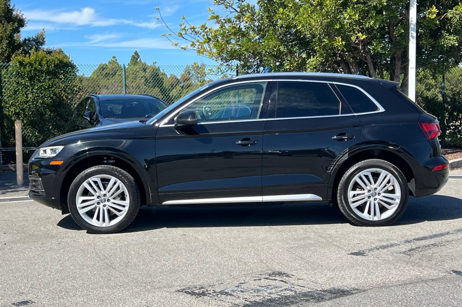 Used 2018 Audi Q5 2.0T Premium Plus w/ Premium Plus Package AWD/4WD image 2