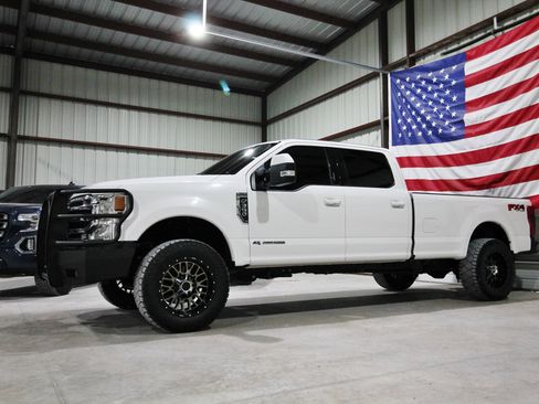 Used 2020 Ford F350 Lariat w/ Lariat Value Package AWD/4WD image 4