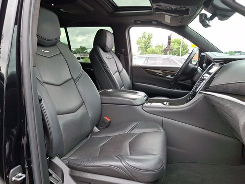 Used 2020 Cadillac Escalade ESV Platinum AWD/4WD image 31