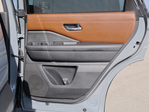 Used 2022 Nissan Pathfinder Platinum w/ Cargo Package image 38