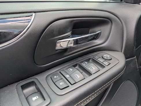 Used 2017 Dodge Grand Caravan SE FWD image 11