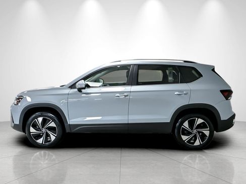New 2026 Volkswagen Taos SE AWD/4WD image 2