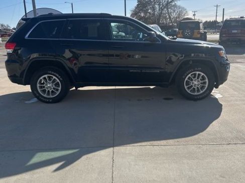 Used 2019 Jeep Grand Cherokee Laredo image 5