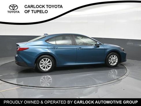 Used 2025 Toyota Camry LE image 4
