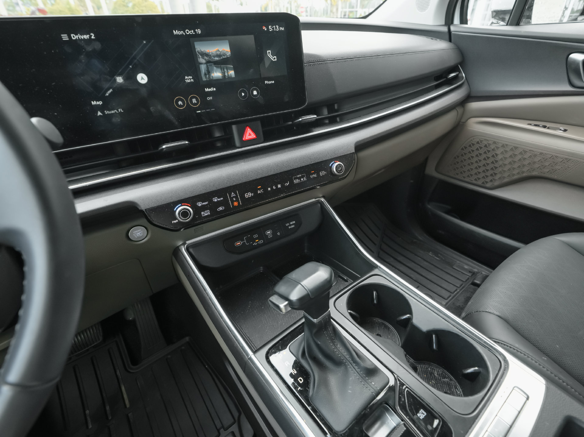 Used 2026 Kia Carnival EX FWD image 8