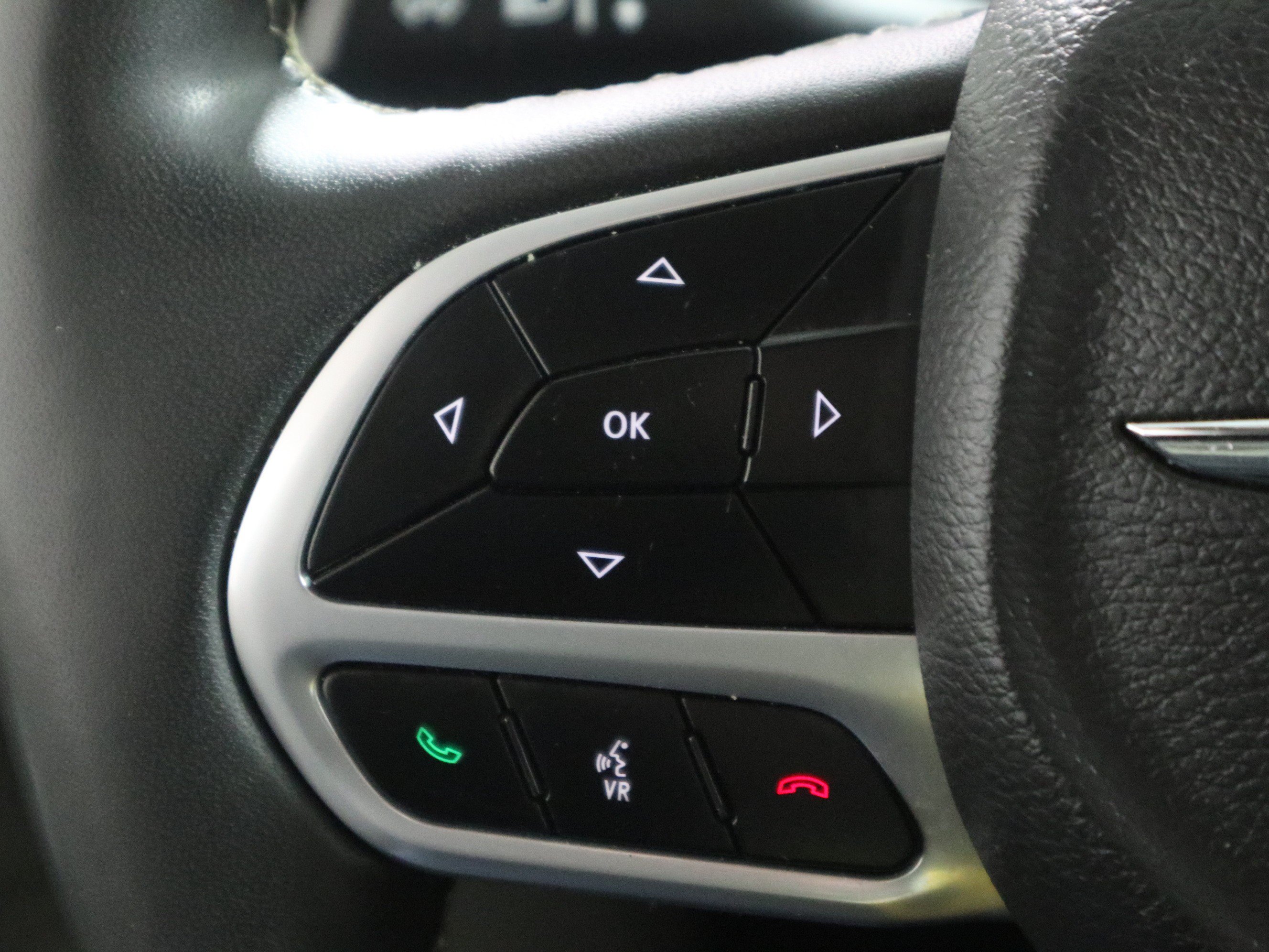 Used 2024 Chrysler Pacifica Touring-L FWD image 29