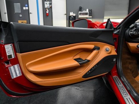 Used 2021 Ferrari F8 Tributo RWD image 34
