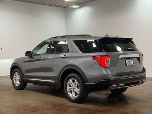Used 2023 Ford Explorer XLT AWD/4WD image 26