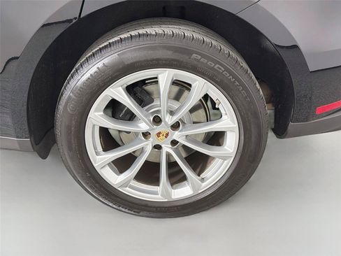 Certified 2024 Porsche Macan AWD/4WD image 12