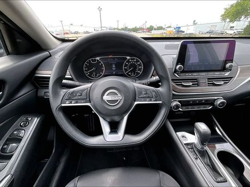 Used 2024 Nissan Altima 2.5 SV FWD image 5
