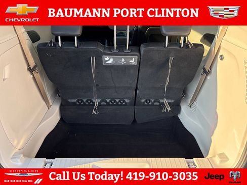 Used 2018 Chrysler Pacifica Touring-L FWD image 24