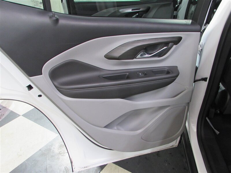 Used 2023 GMC Terrain SLT AWD/4WD image 39