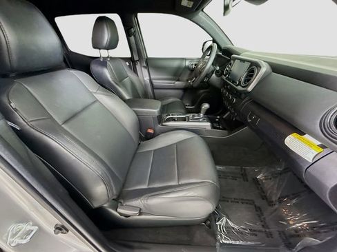 Certified 2022 Toyota Tacoma TRD Off-Road w/ TRD Premium Off Road Package AWD/4WD image 31