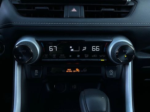 Used 2025 Toyota RAV4 XLE image 28