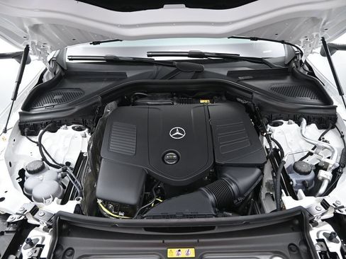 Used 2025 Mercedes-Benz GLC 300 4MATIC image 34