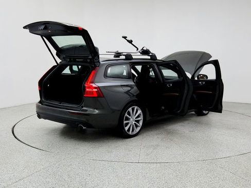 Used 2020 Volvo V60 T5 Momentum w/ Protection Package image 11