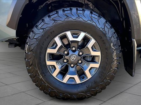 Certified 2022 Toyota Tacoma TRD Off-Road image 10