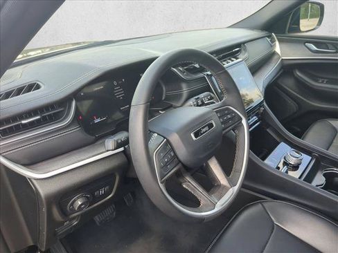 Used 2024 Jeep Grand Cherokee L Limited AWD/4WD image 10