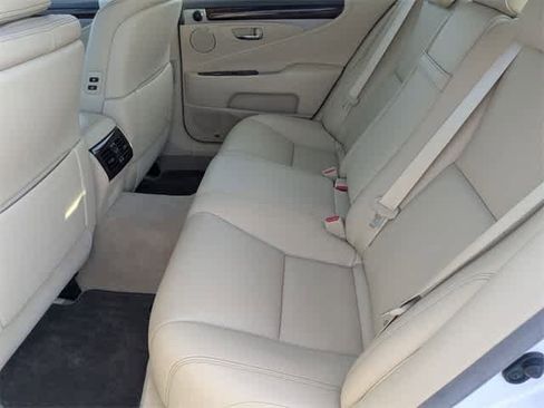 Used 2016 Lexus LS 460 w/ Comfort Package image 19