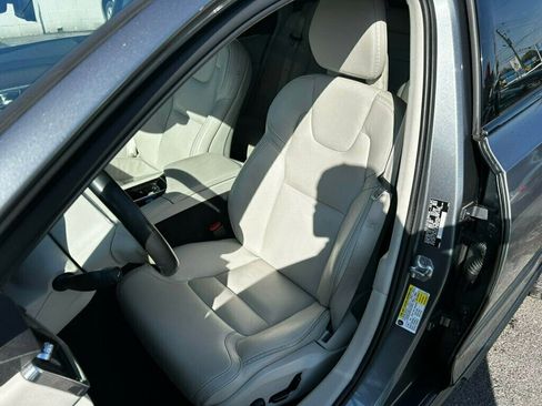 Used 2018 Volvo V90 T6 Cross Country image 10