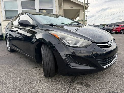 Used 2014 Hyundai Elantra SE FWD image 12