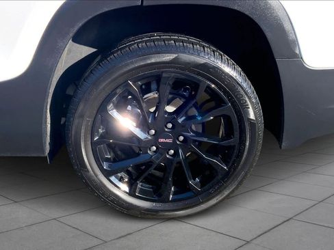 Used 2023 GMC Terrain SLE w/ Driver Convenience Package image 9