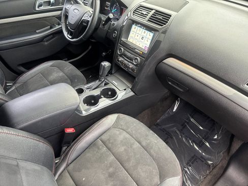 Used 2018 Ford Explorer XLT w/ Equipment Group 202A image 17
