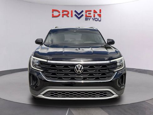 Used 2024 Volkswagen Atlas Cross Sport SE w/ Panoramic Sunroof Package FWD image 9