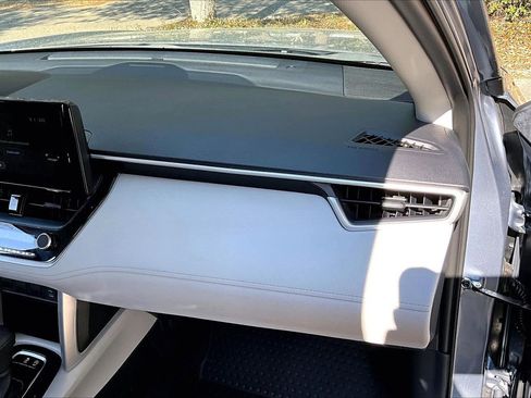 Used 2024 Toyota Corolla Cross L image 23