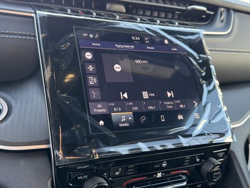 New 2025 Jeep Grand Cherokee Altitude image 29