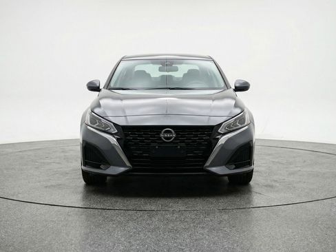 Used 2025 Nissan Altima 2.5 SV image 2
