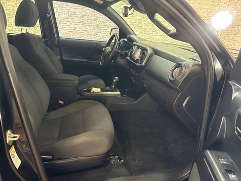 Used 2019 Toyota Tacoma TRD Sport RWD image 11
