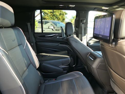 Certified 2021 Cadillac Escalade ESV Sport w/ Driver Assist Tech Package image 24