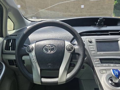 Used 2014 Toyota Prius Three w/ Solar Roof Package FWD image 16